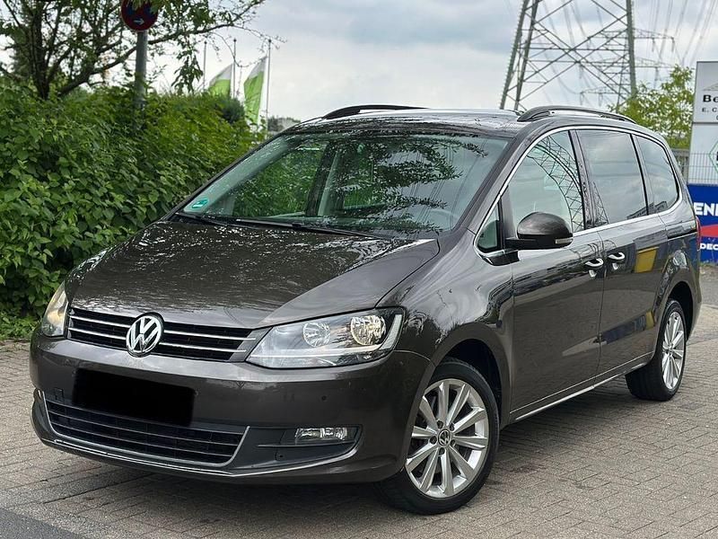 Braun Gebraucht 2015 VW Sharan Comfortline Van / Kleinbus | 14.999 € (Superpreis) - Bild 1/4