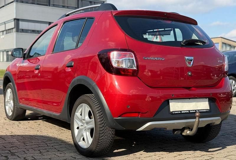 Gebraucht Dacia Sandero Stepway 90 PS (66 kW) 2014 Rot Limousine