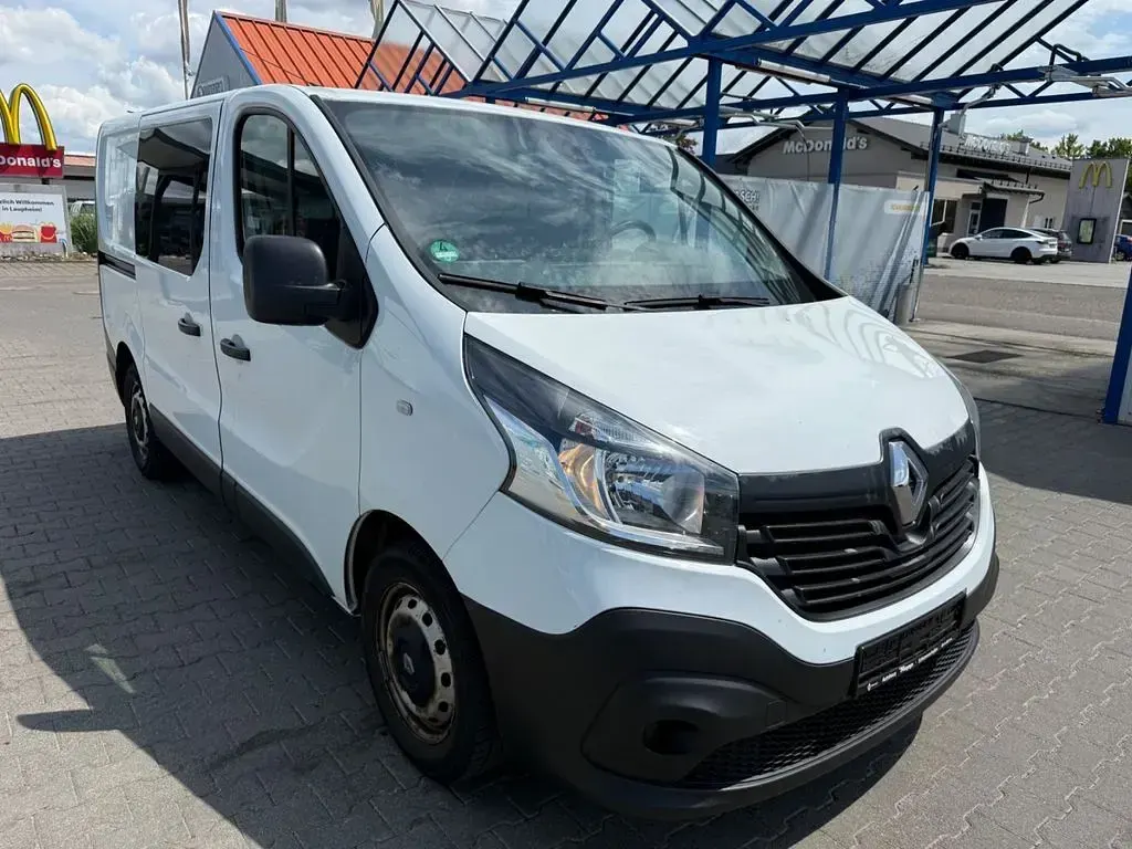 Gebraucht Renault Trafic Komfort 120 PS (88 kW) 2017 Weiß Van / Kleinbus