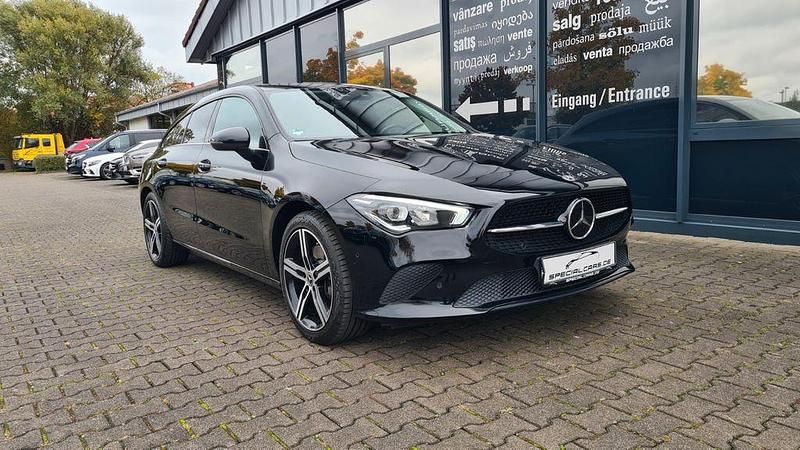 Nachtschwarz unilack Gebraucht 2022 Mercedes CLA220 Night Limousine | 23.490 € (Superpreis) - Bild 1/4