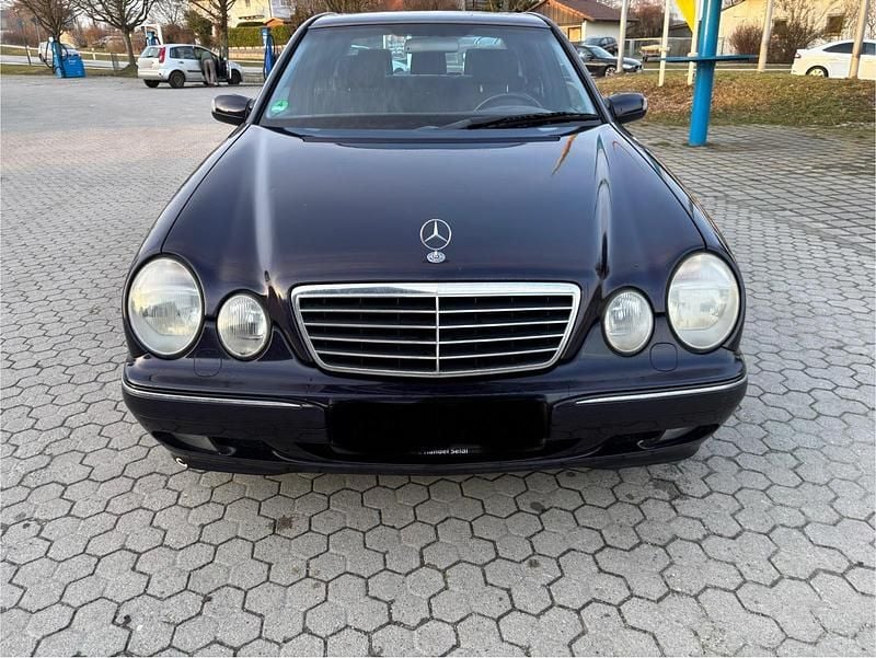 Gebraucht Mercedes E320 Avantgarde 224 PS (164 kW) 2001 Blau Limousine