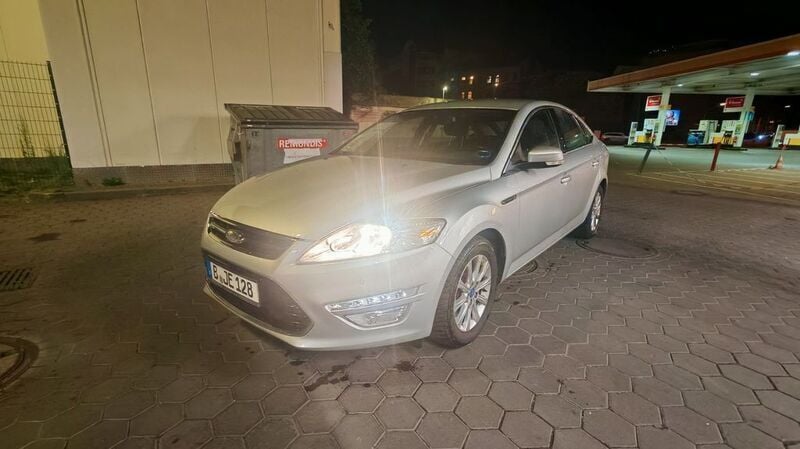 Silber Gebraucht 2011 Ford Mondeo Titanium S Limousine | 5.500 € (Fairer Preis) - Bild 1/4