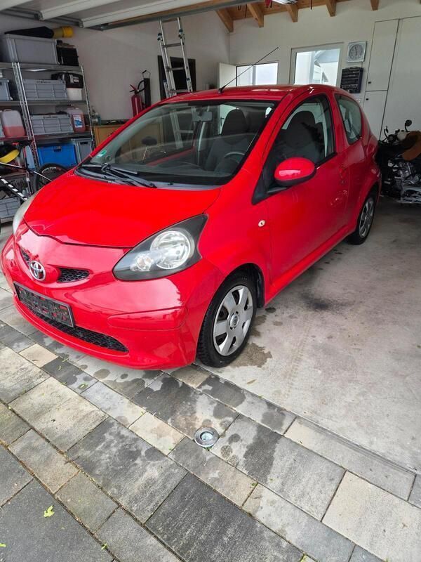 Rot Gebraucht 2006 Toyota Aygo Kleinwagen | 1.900 € (Fairer Preis) - Bild 1/4