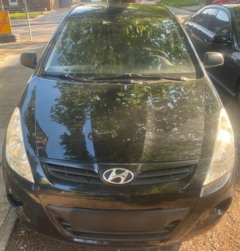 Gebraucht Hyundai i20 78 PS (57 kW) 2010 Schwarz Kleinwagen