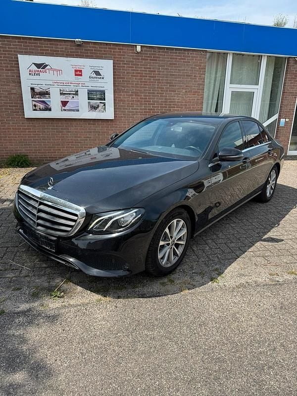 Schwarz Gebraucht 2018 Mercedes E200 Limousine | 14.999 € (Superpreis) - Bild 1/4