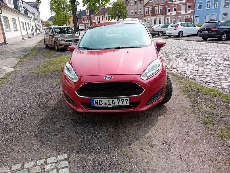 Rot Gebraucht 2017 Ford Fiesta Trend Kleinwagen | 8.600 € (Guter Preis) - Bild 1/4