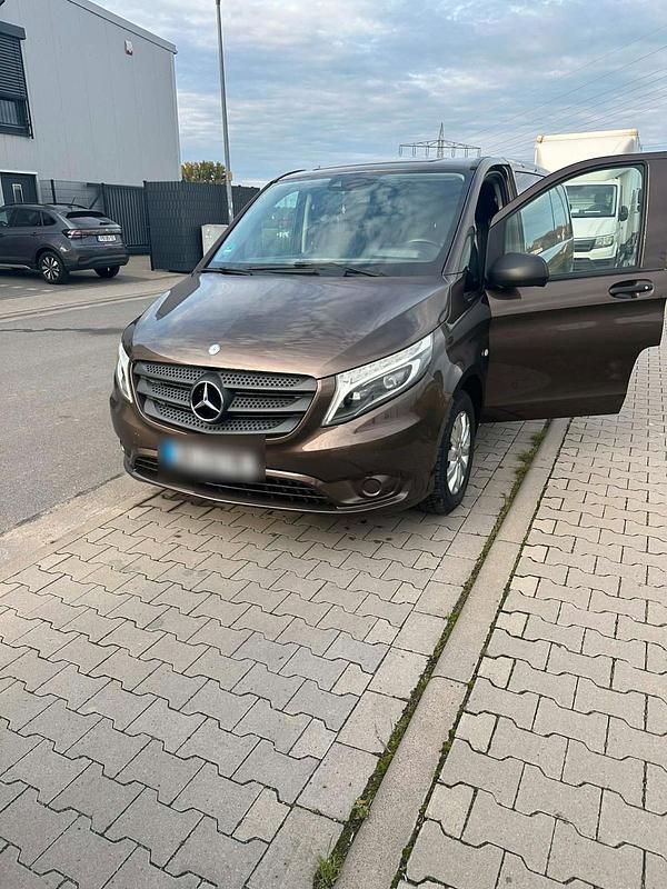 Gebraucht Mercedes Vito 163 PS (119 kW) 2017 Braun Van
