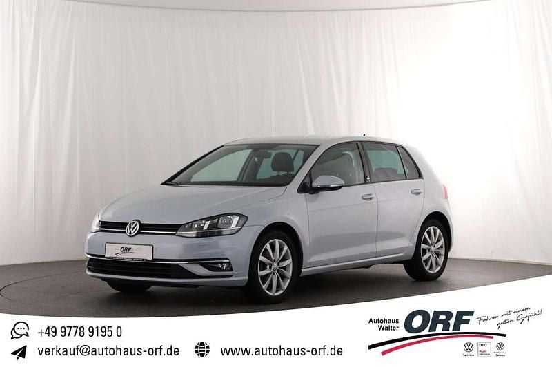 White silver metallic Gebraucht 2017 VW Golf VII Sound Limousine | 13.870 € (Etwas zu teuer) - Bild 1/4