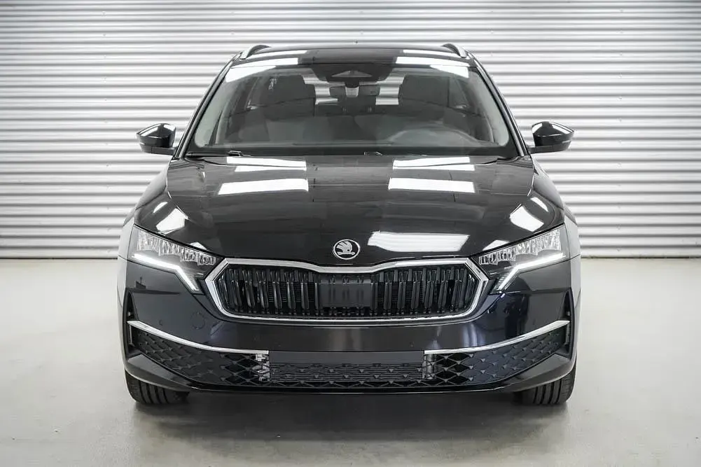 Neu Skoda Octavia Selection 150 PS (110 kW) 2026 Black magic metallic (1z) Kombi