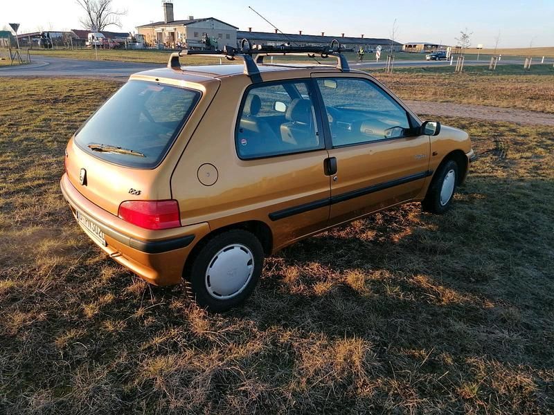 Gebraucht Peugeot 106 45 PS (33 kW) 1996 Gold Kleinwagen