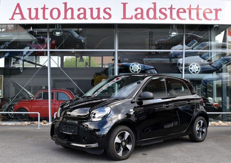 Schwarz Gebraucht 2020 Smart ForFour Electric Drive Passion Kleinwagen | 11.900 € (Etwas zu teuer) - Bild 1/4