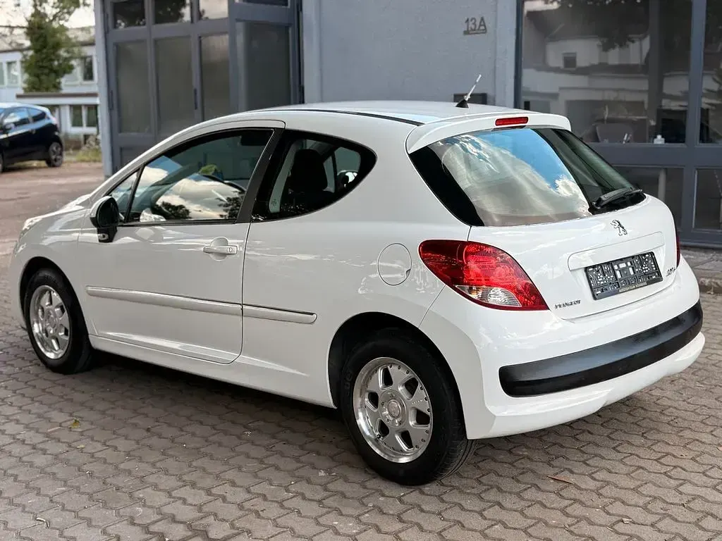 Gebraucht Peugeot 207 68 PS (50 kW) 2014 Weiß Cabrio