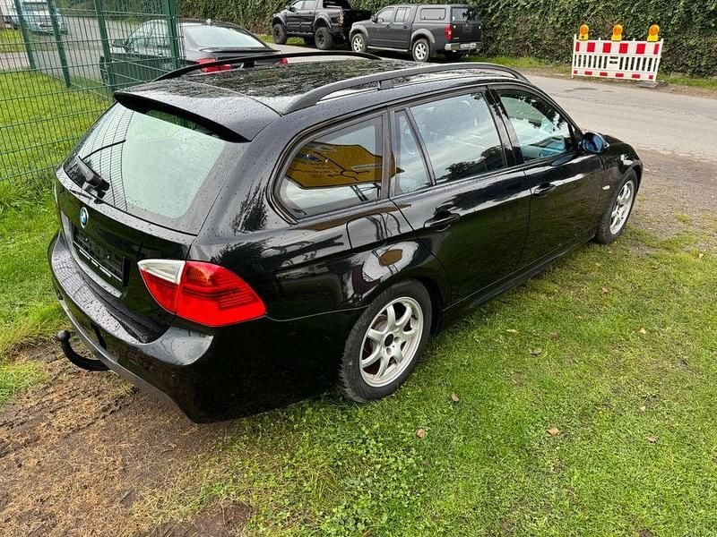 Gebraucht BMW 318 M Sport 143 PS (105 kW) 2007 Schwarz Limousine