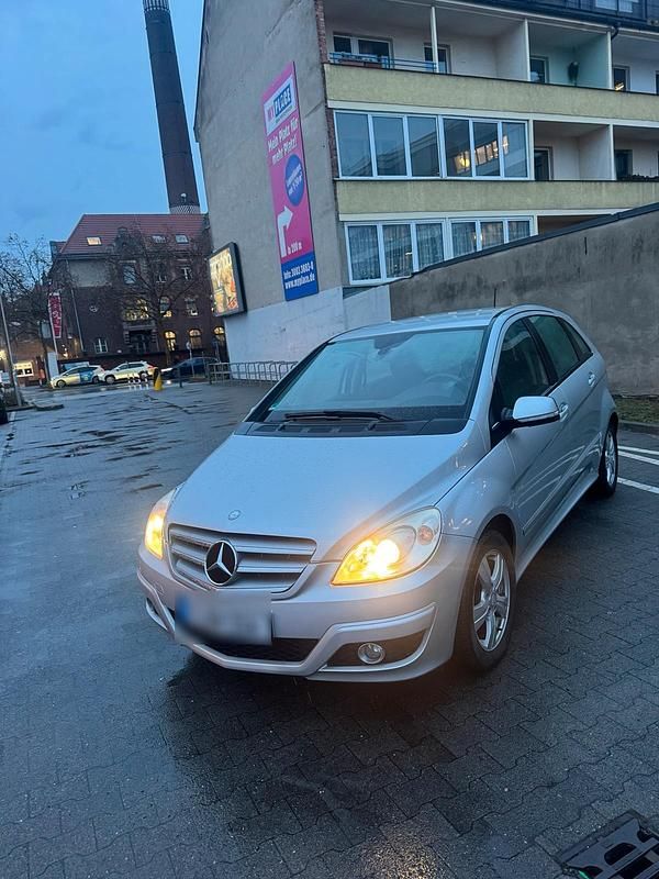 Silber Gebraucht 2009 Mercedes B160 Van / Kleinbus | 3.200 € (Fairer Preis) - Bild 1/4