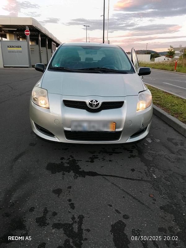 Silber Gebraucht 2009 Toyota Auris Limousine | 1.700 € (Superpreis) - Bild 1/4