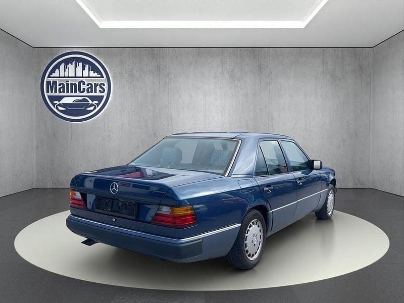 Gebraucht Mercedes E260 160 PS (117 kW) 1990 Blau Limousine