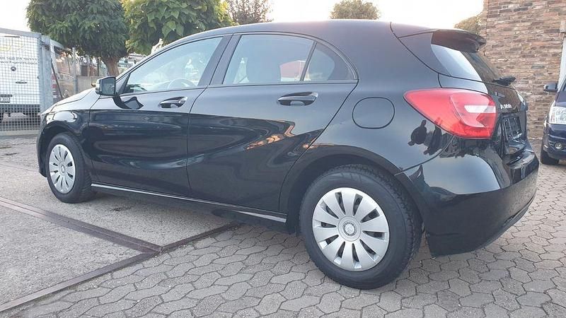 Gebraucht Mercedes A180 109 PS (80 kW) 2013 Schwarz Limousine