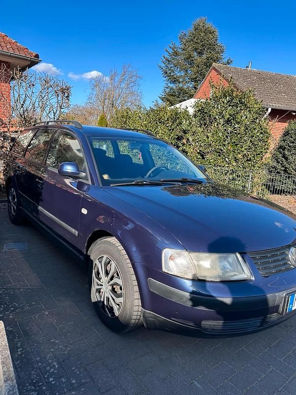 Blau Gebraucht 1998 VW Passat Kombi | 1.999 € - Bild 1/4