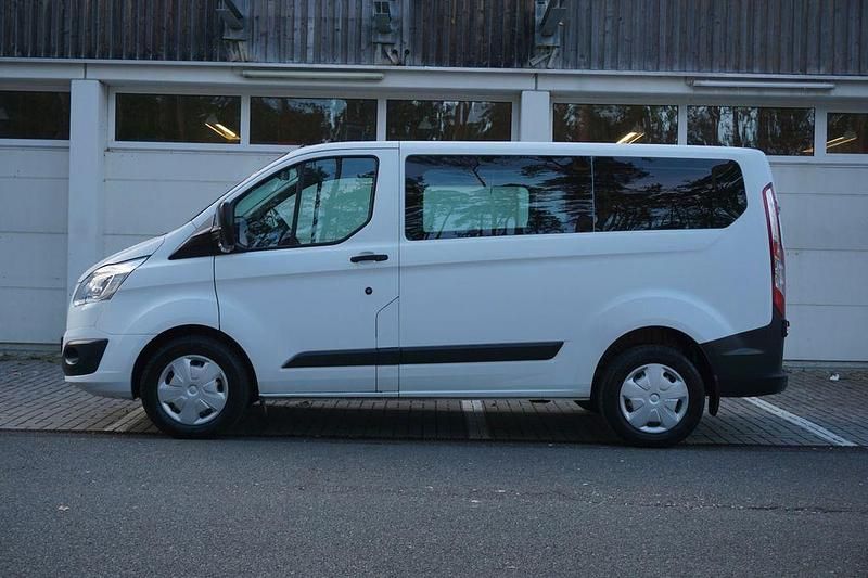 Gebraucht Ford Tourneo 170 PS (125 kW) 2017 Weiß Van / Kleinbus