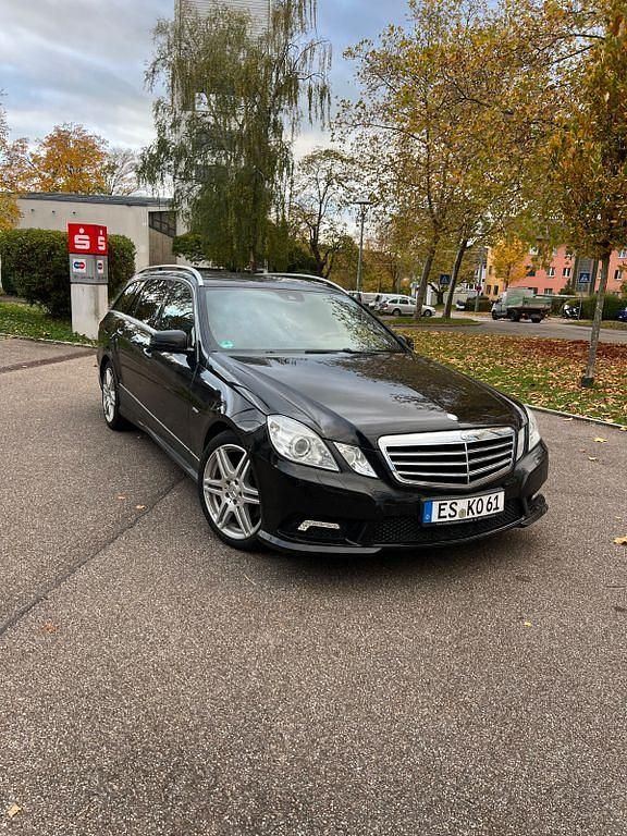 Schwarz Gebraucht 2011 Mercedes E200 Sport Limousine | 9.990 € (Guter Preis) - Bild 1/4