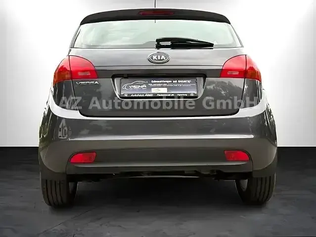 Gebraucht Kia Venga 90 PS (66 kW) 2012 Grau Kleinwagen