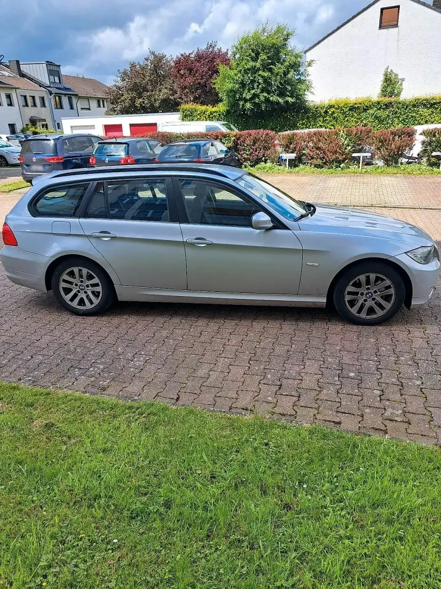 Gebraucht BMW 320 184 PS (135 kW) 2010 Silber Kombi