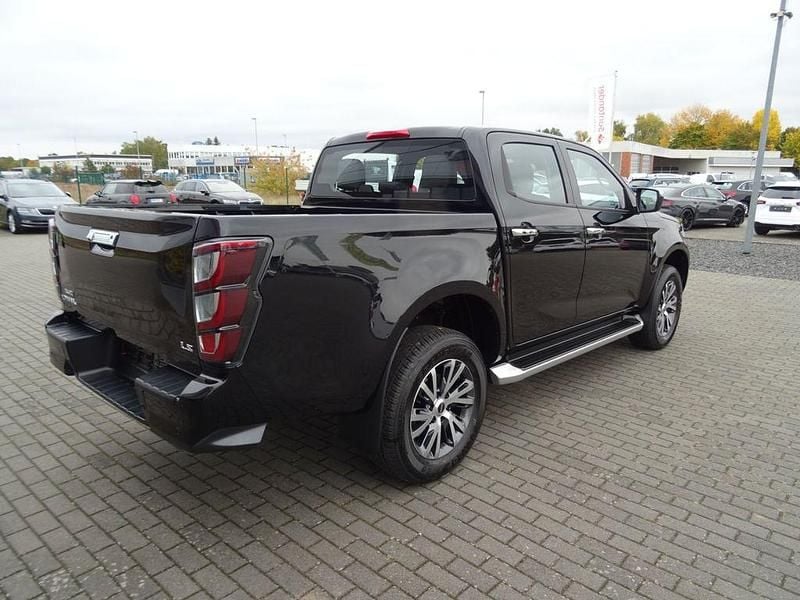 Neu Isuzu D-Max 163 PS (119 kW) 2025 Schwarz Pickup