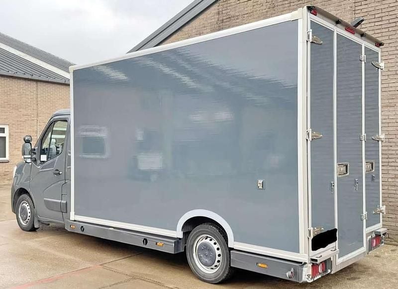 Second-hand Renault Master 150 CP (110 kW) 2021 Negru Monovolum