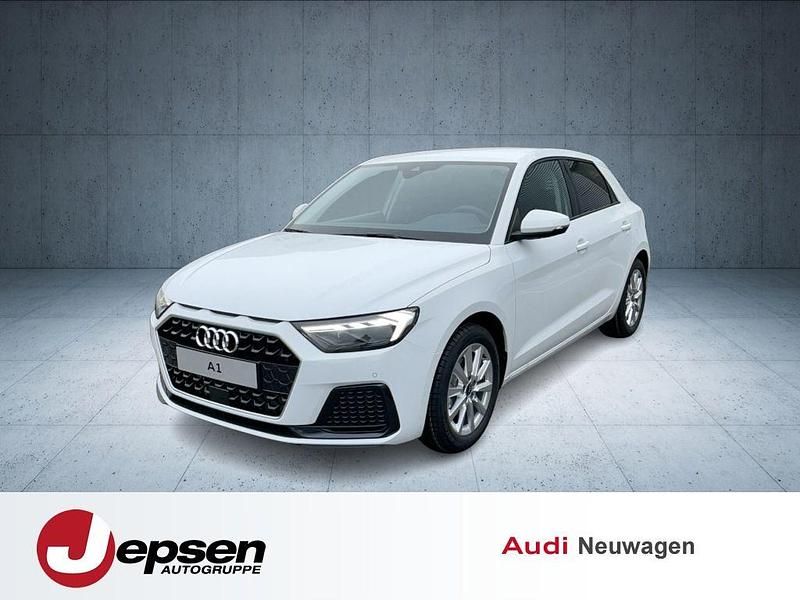 Gletscherweiß metallic Neu 2025 Audi A1 Sportback Advanced Plus Kleinwagen | 27.540 € (Guter Preis) - Bild 1/4