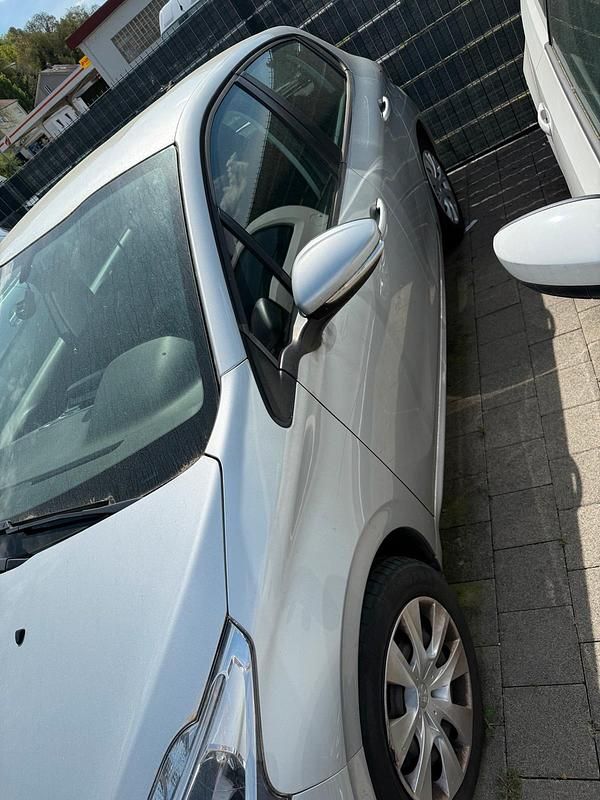 Gebraucht Peugeot 208 82 PS (60 kW) 2017 Silber Kleinwagen