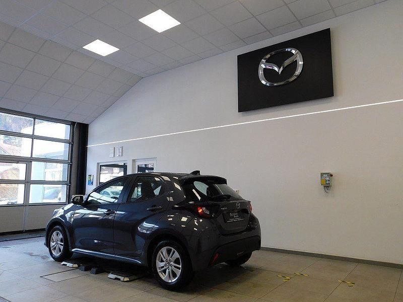 Neu Mazda 2 Center-Line 116 PS (85 kW) 2026 Grau Limousine