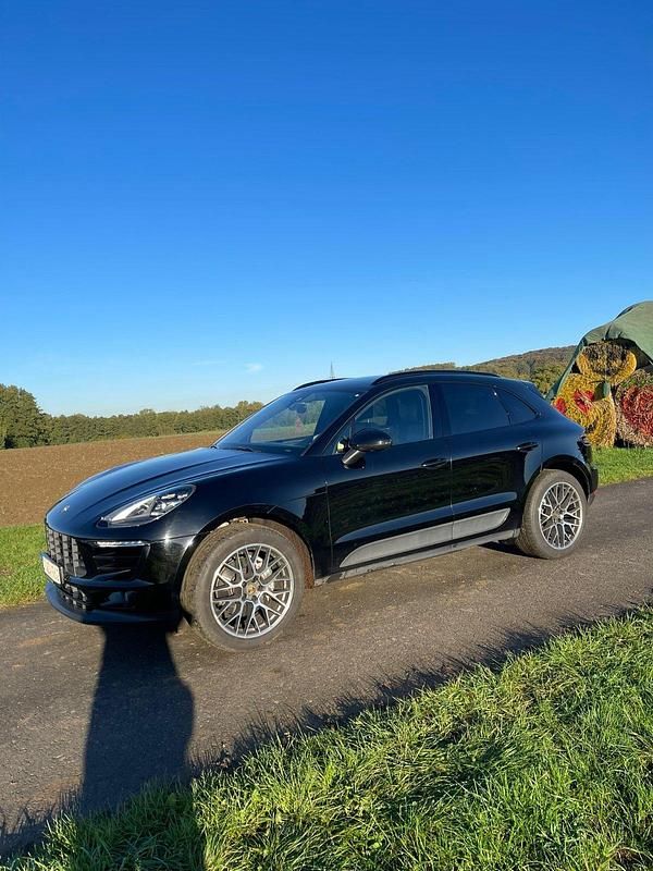Schwarz Gebraucht 2017 Porsche Macan SUV | 34.000 € (Guter Preis) - Bild 1/4