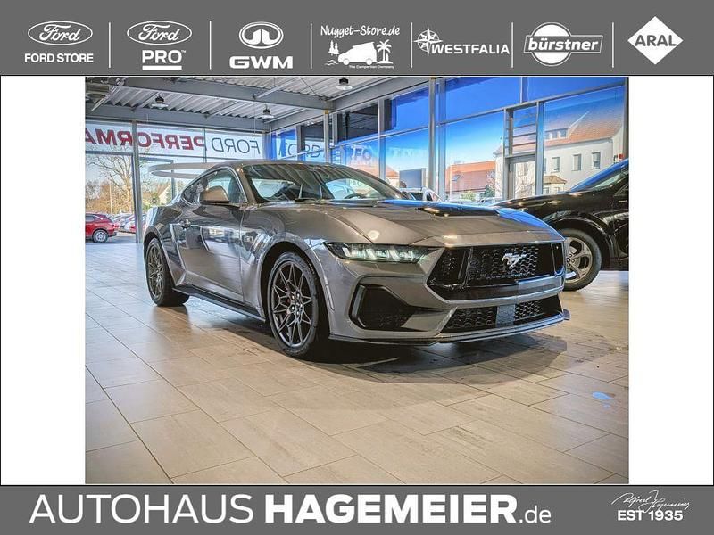 Carbonized grey metallic Neu 2025 Ford Mustang GT Fastback Coupé | 55.750 € (Guter Preis) - Bild 1/4