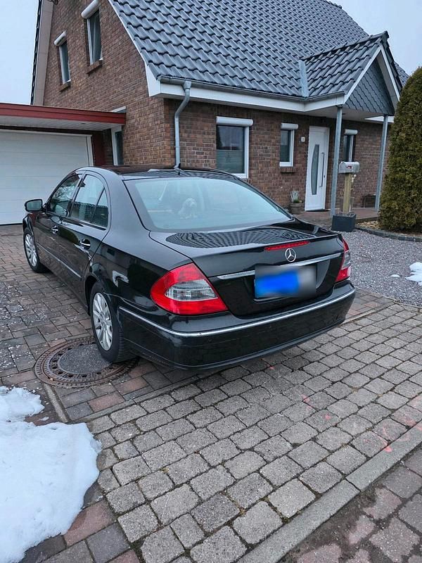 Second-hand Mercedes E200 184 CP (135 kW) 2006 Negru Berlinǎ