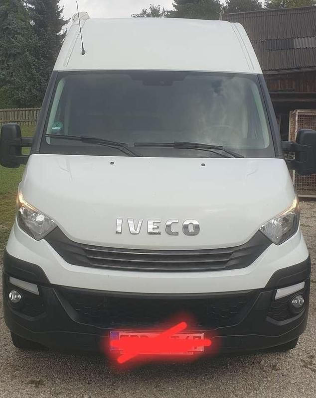 Gebraucht Iveco Daily 136 PS (100 kW) 2017 Weiß Limousine