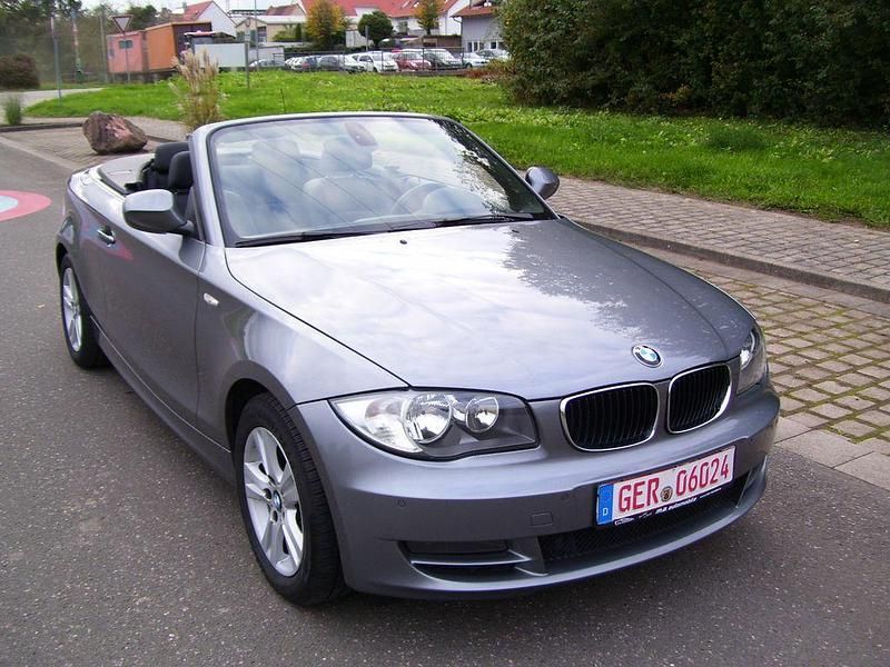 Grau Gebraucht 2010 BMW 120 Cabriolet Cabrio | 8.880 € (Fairer Preis) - Bild 1/4