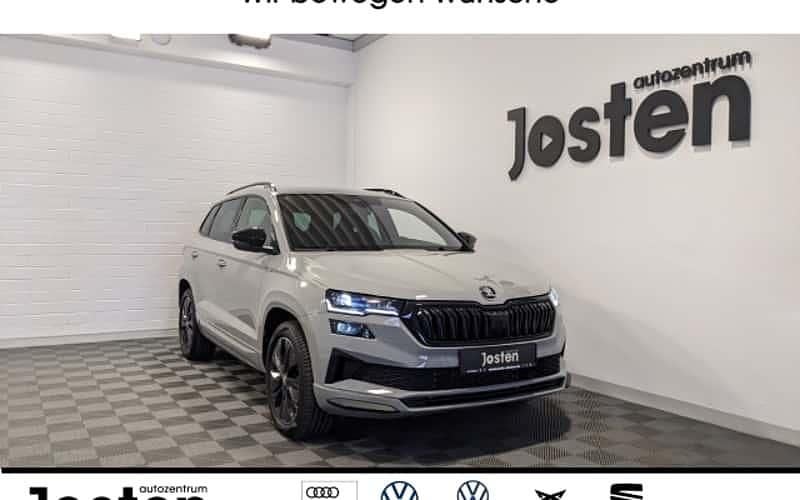 Grau Gebraucht 2024 Skoda Karoq SportLine SUV | 33.990 € (Superpreis) - Bild 1/4