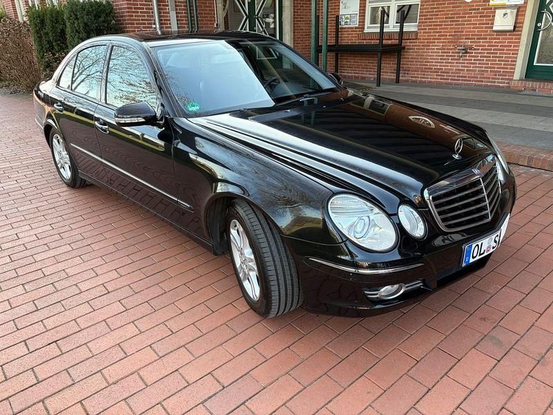 Gebraucht Mercedes E220 Avantgarde 170 PS (125 kW) 2006 Schwarz Limousine