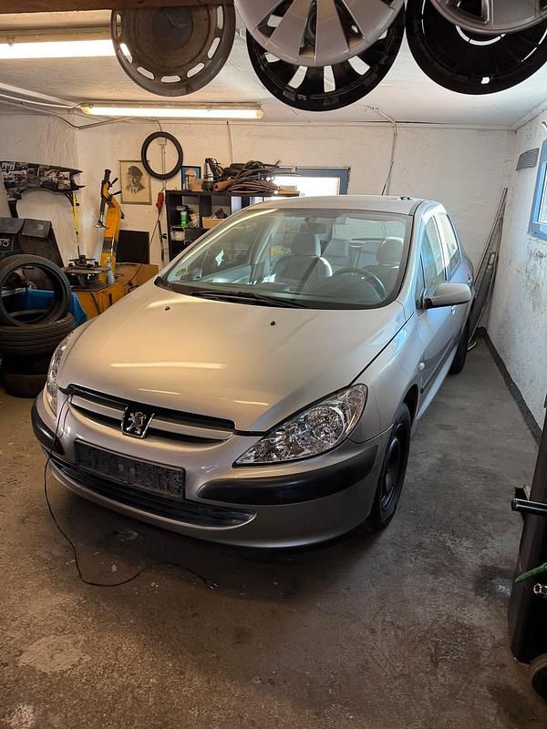 Gebraucht Peugeot 307 110 PS (80 kW) 2002 Silber Limousine