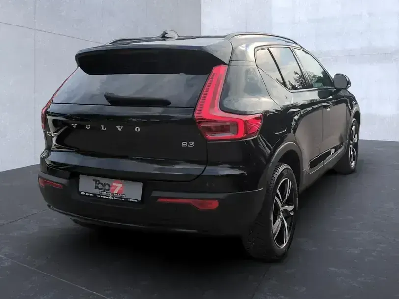 Używany Volvo XC40 Plus 163 KM (119 kW) 2023 Czarny SUV