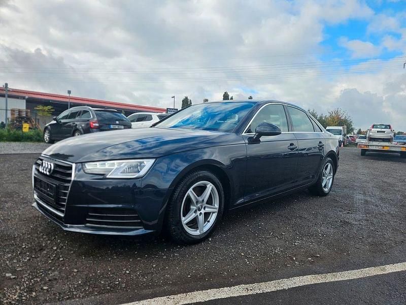 Gebraucht Audi A4 Basis 150 PS (110 kW) 2018 Blau Limousine