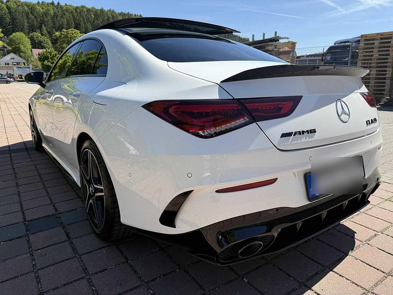 Weiß Gebraucht 2019 Mercedes CLA35 AMG AMG Coupé | 40.500 € (Teuer) - Bild 1/4