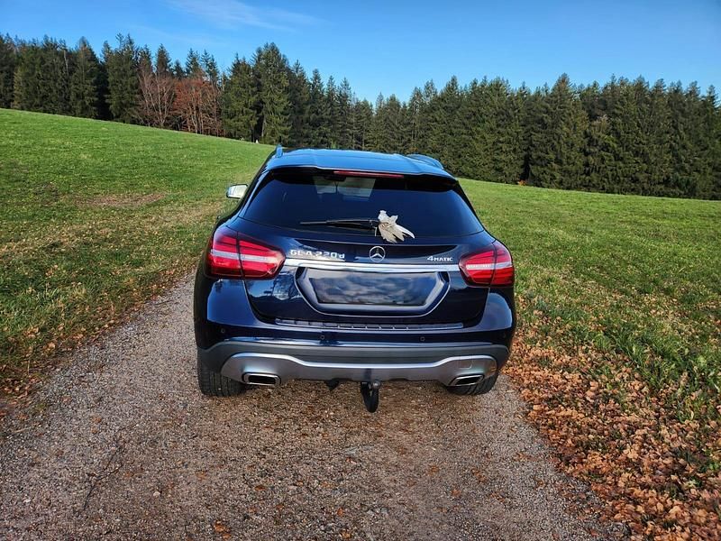 Gebraucht Mercedes GLA220 177 PS (130 kW) 2018 Blau SUV