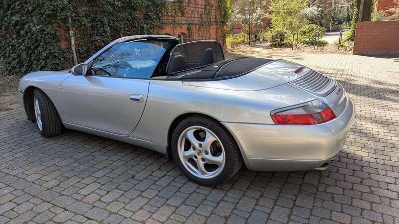 Silber Gebraucht 2000 Porsche 911 Carrera Cabriolet Cabrio | 38.500 € - Bild 1/4