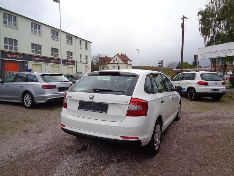 Gebraucht Skoda Rapid Active 86 PS (63 kW) 2013 Weiß Limousine
