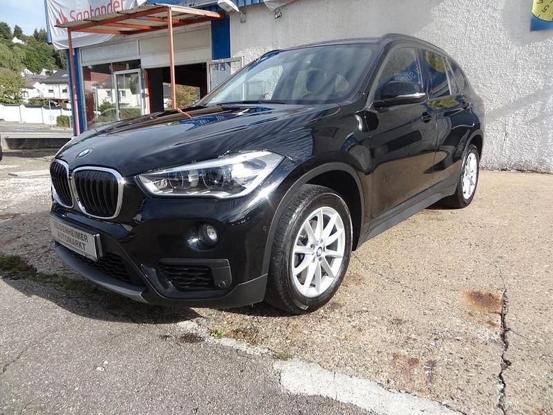 Schwarz Gebraucht 2018 BMW X1 Advantage SUV | 17.990 € (Guter Preis) - Bild 1/4