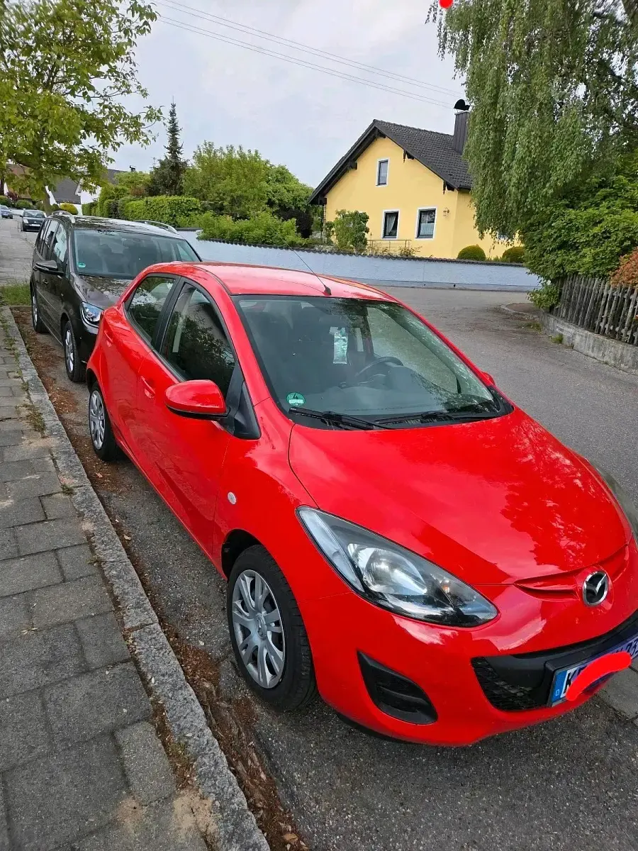 Gebraucht Mazda 2 75 PS (55 kW) 2011 Rot Kleinwagen