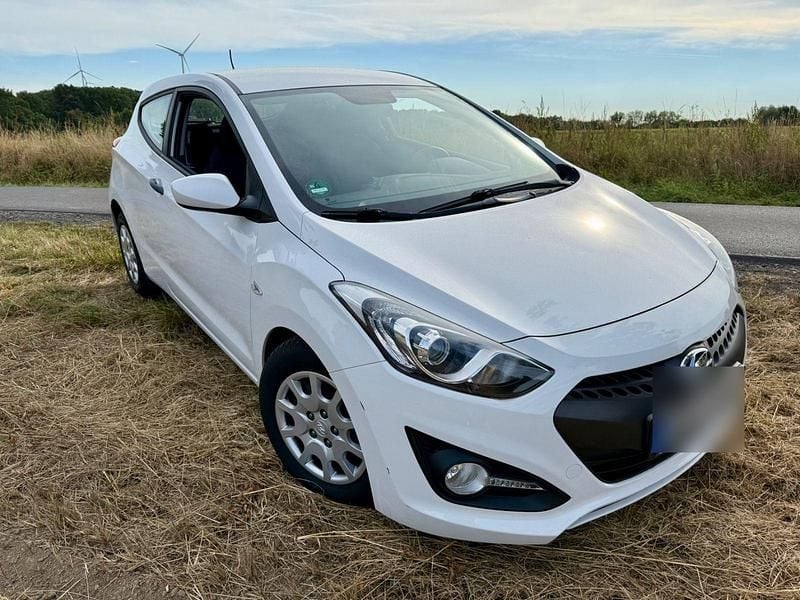Gebraucht Hyundai i30 Classic 99 PS (72 kW) 2014 Weiß Limousine