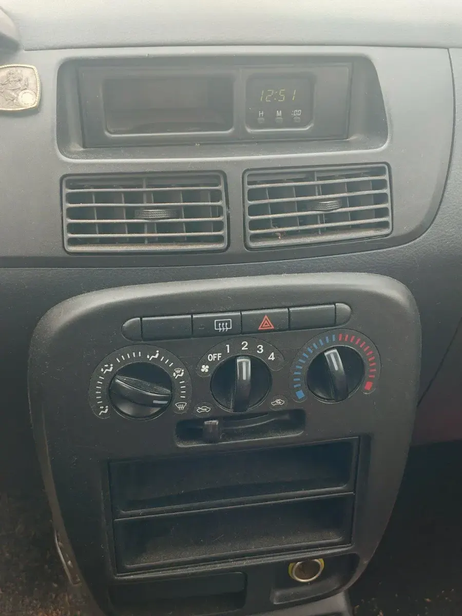 Gebraucht Daihatsu Cuore 58 PS (42 kW) 2004 Silber Kleinwagen