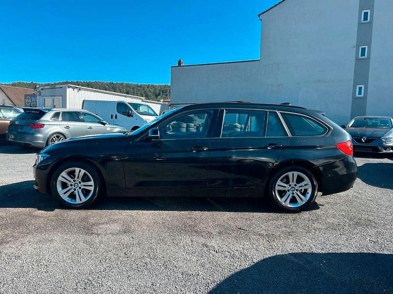 Gebraucht BMW 318 Sport Line 143 PS (105 kW) 2013 Schwarz Limousine